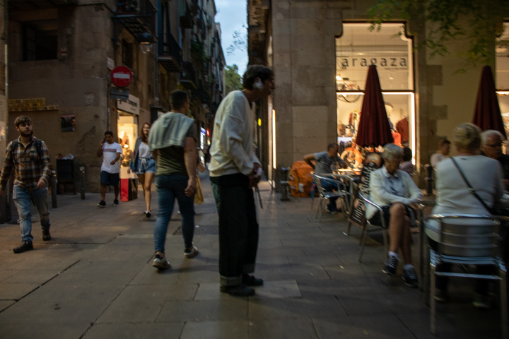 Barcelona street beggar night auwa